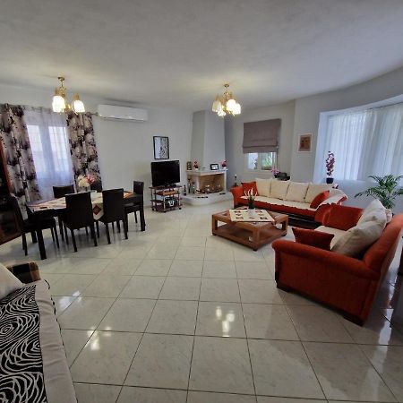 شقة Lirika'S Airport House أرتيميدا المظهر الخارجي الصورة