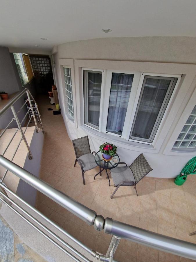 شقة Lirika'S Airport House أرتيميدا المظهر الخارجي الصورة