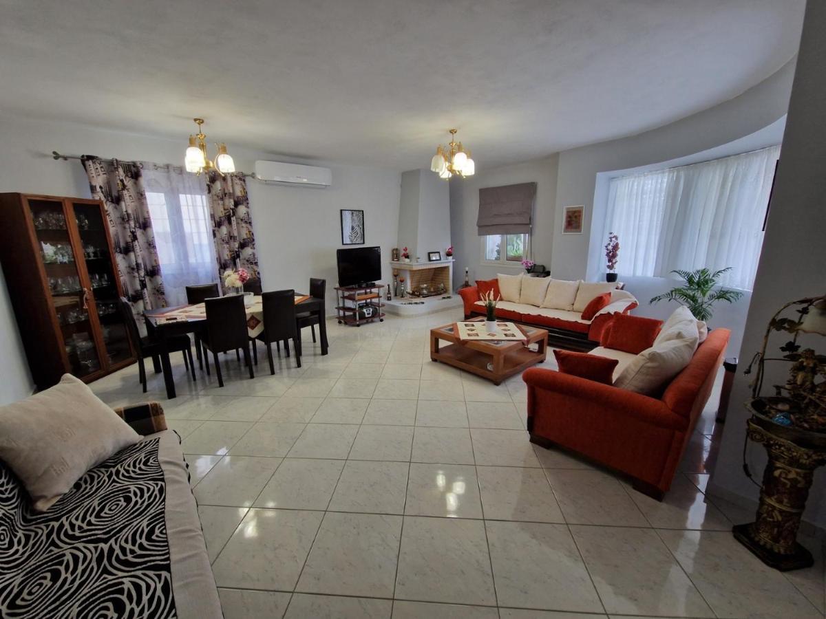 شقة Lirika'S Airport House أرتيميدا المظهر الخارجي الصورة